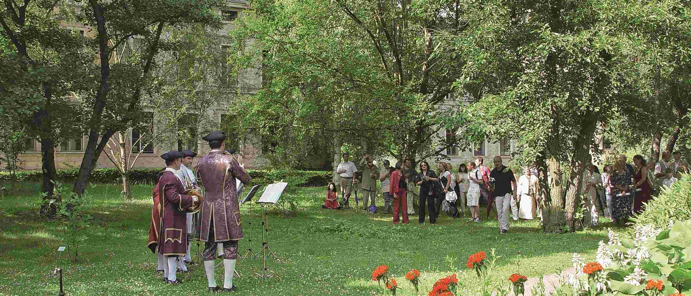 Wandelkonzert „Les fleurs et les arbres – Magie des jardins“